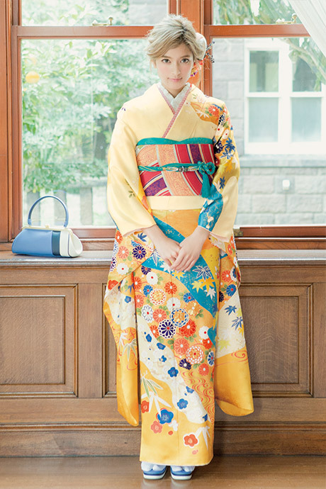 Kimono Nagoya — This wonderful winter furisode is covered with