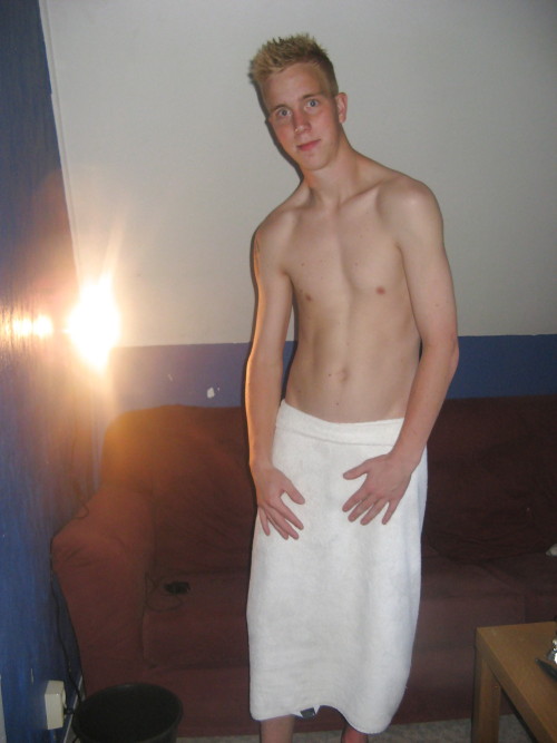 ...AND YET ANOTHER UNNECESSARY GAY NUDITY BLOG