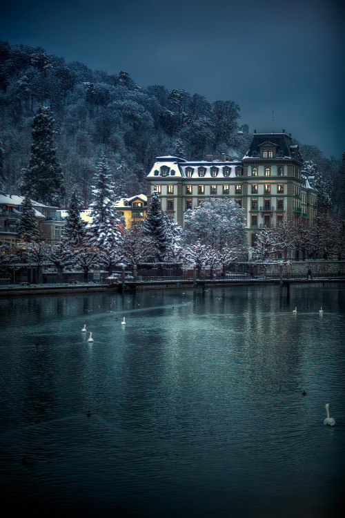 thepictorialist:An evening walk with friends &amp; vin chaud—Thun, Suisse 2014