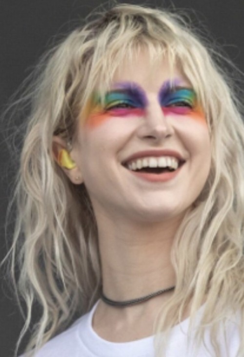 20d0llarn0sebleed:Hayley Williams pride inspired eye makeup look!