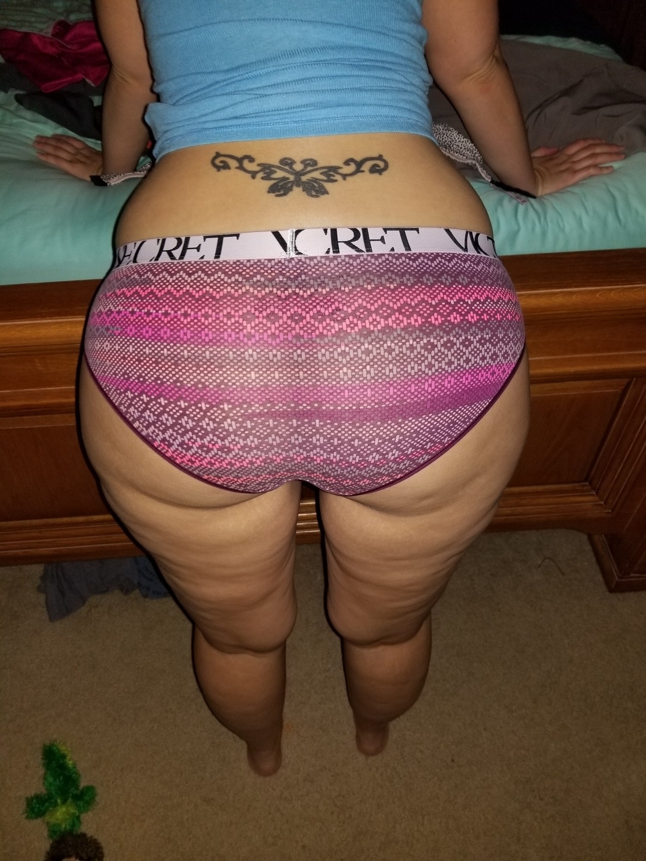 slutywifepics:Some good pics of my big fat sexy whore ass.
