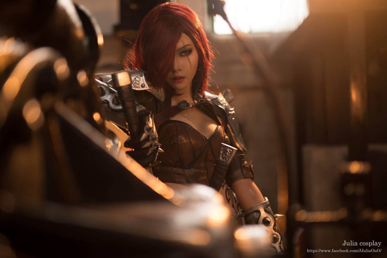 league-of-legends-sexy-girls:   Katarina Cosplay   O oO &lt;3