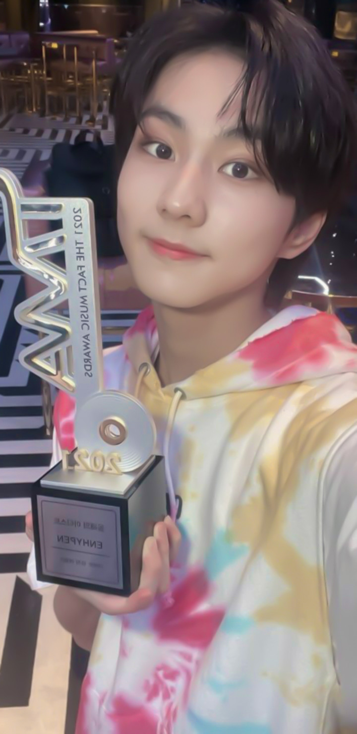 Jungwon Lockscreens (enhypen)