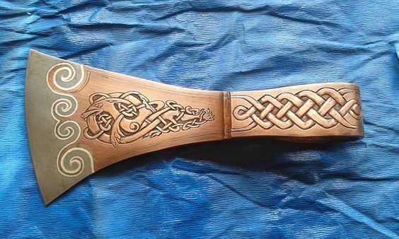 coolkenack: Ceremonial axe head made by Tiaan Burger