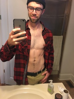 brkmyfa11:  Scruffy lumberjack can split my wood.