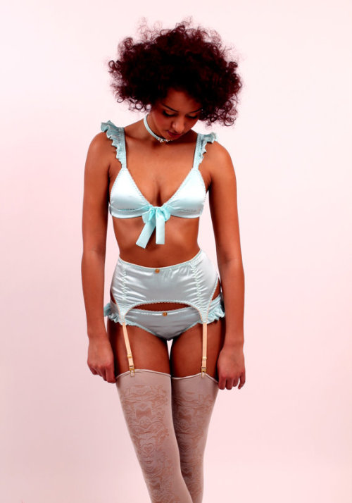 inlovewithburlesquelingerie:  Helen Valk Varavin 