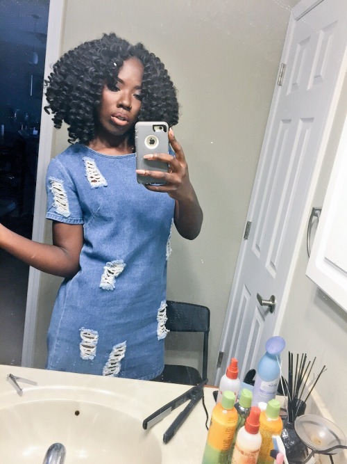 thatmelaninglow:  What’s better than MELANIN?  that dress is it.