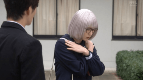 komedawara-katugenai:(吉田沙保里、浅見姫香。制服ガッキーのお尻…【掟上今日子6話】 | CINEMALから)