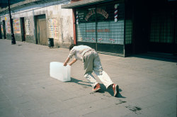 o-uroboro:  Francis Alÿs, Sometimes Making Something Leads to Nothing, 1997