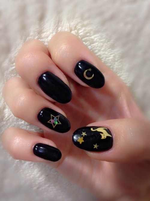 clavid:  these can be my american horror story nails