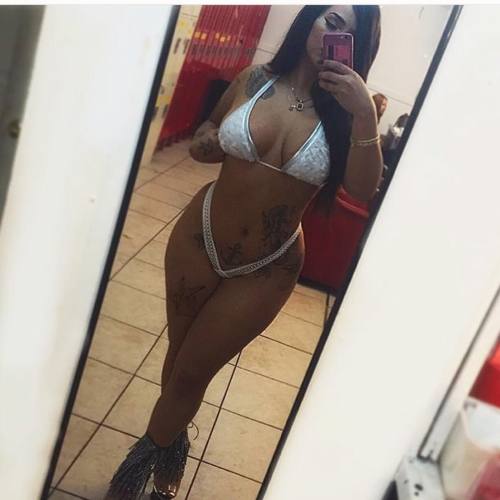 stripper-locker-room:  lilie_leahndra