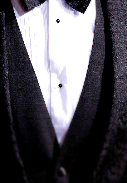 thebritishteapot:  thescienceofjohnlock:  iresearchedyou:  suit details from dos