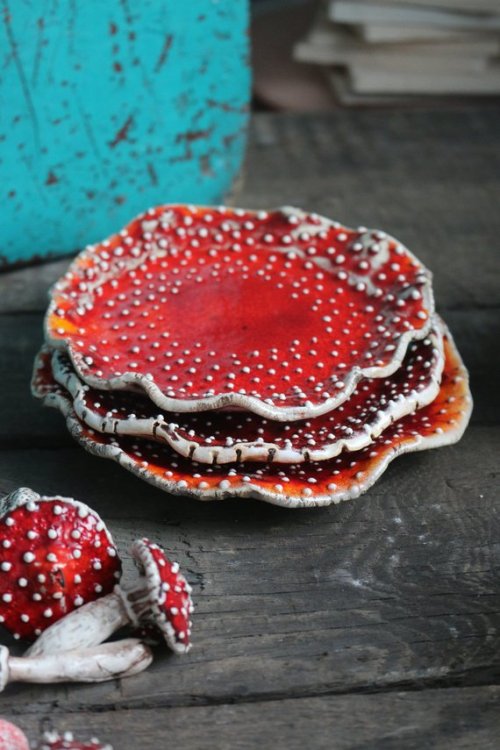 heatherwitch: littlealienproducts: Ceramic Mushroom Dining Ware by CeramicTale @thewitchofthenorseis