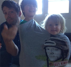 cuddlebearcas:  supernaturalapocalypse:I like the trend of the spn cast having shirts