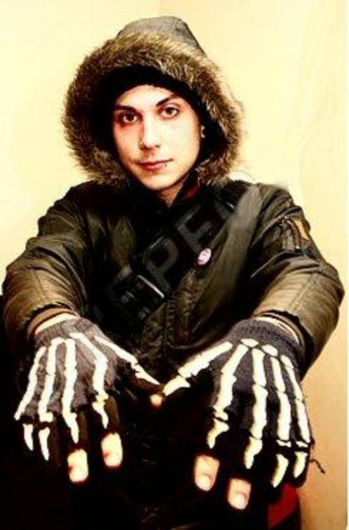 rainofredblood:  Frank Iero :) (Not my photos)