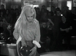 Jayne Mansfield bowling, 1960