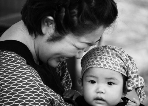 A mother and her daughter share a semi-private moment at the Takahagi City Summer Festival. Photogra