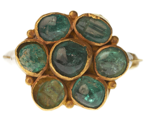 www.alternativehidup.blogspot.com - Cabochon emerald ring