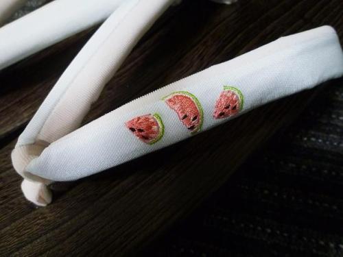 Watermelon geta hanao (straps), seen on Kimono Tsuru