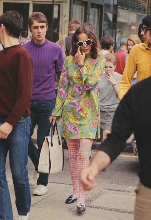 isabelcostasixties:Swinging LondonKings Road in Chelsea, London during the summer of 1967.