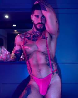 ohthentic:  holdingbackglaciers:  Fuchsia fever: Real men wear pink, so let’s drink to that! The Harness Thong, also available in Jade, is available at www.ex-sl.com #exsl #exterface #stiaanlouw (at London, United Kingdom)  Oh