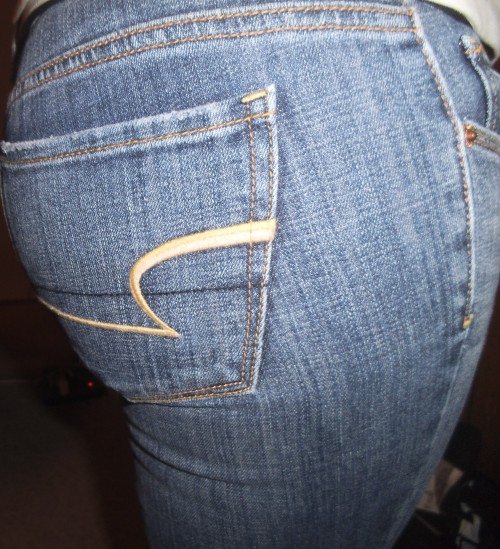 inhollisteronly: Does anyone want my American eagle jeans ass? I know you do, why dont you share wit