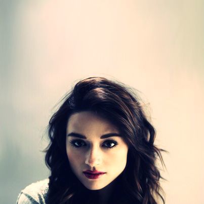 cbdramioneklaroline: Crystal Reed: GORGEOUS | Famous Faces on We Heart It. weheartit.com/entr