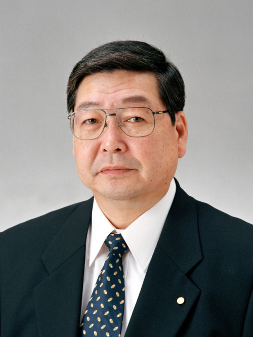 papalone: 原丰田（中国）专务董事佐佐木昭。<トヨタ豊田中国本部長の佐々木昭専務 > Totally sexy , I would gladly suck him all over