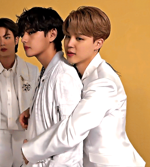 Can I Request Idol!y/n Whos Naive And Kinda Dumb When It Comes To Her Managers Who Is Vmin Like They