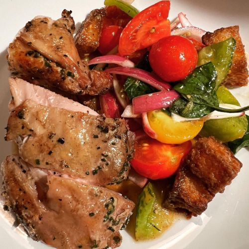 Delicious farm-raised chicken cooked sous vide then finished in the Tuscan Grill. Served with a panzanella salad. #farmraisechicken #ethicalmeat #sustainableliving #tuscandinner #panzanella #panzanellasalad #dlonghouse...