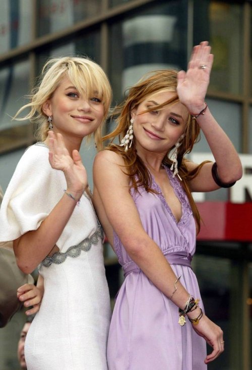 vondutchcouture - Mary-Kate and Ashley Olsen recieving a...