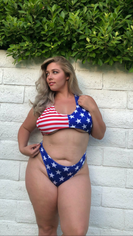 gonotme:  loverofallwomen526:ellana-bryan-fan:I have a flag pole for her to sit on and fly the flag! Ellana Bryan  https://ellana-bryan-fan.tumblr.com/