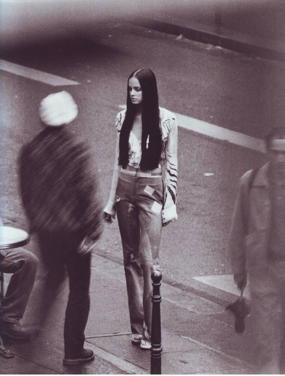 aleworldaddict:‘Brasserie la Rotonde’  Photographed by Paolo Roversi for Vogue