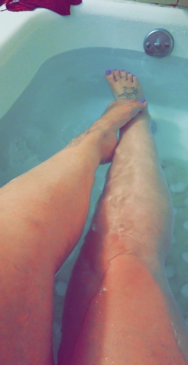 Porn Pics gory-mermaid:  Bath time and mask time….though