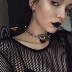 kate-vitamin:  Love @creepyyeha #choker *