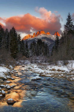 landerscape:  Fiery Peaks by Maciej Bartnicki