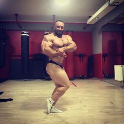 whitepapermuscle:  Oleh Kryvyi