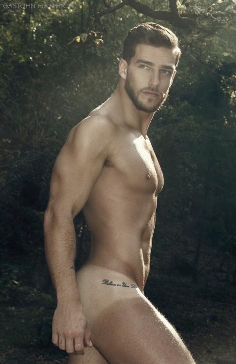 underwunder:  Follow me @underwunder Over 25k followers and 65k posts and counting