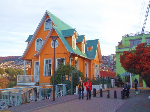 violetap-rpura:  cancer—mental:  kusta-astronaut:  Valparaíso, La Perla del Pacífico  La joya del pacífico te llaman los marinos (8)  HERMOSOS CIELOS AZULES!