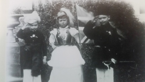 From left to right: Prince Albert, Princess Mary and Prince Edward in fancy dress. Taken from: Queen