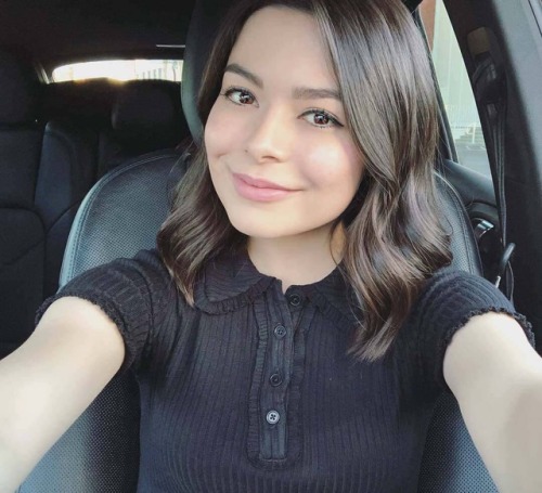 lets-jerk-off: Who wants to jerk and chat about Miranda Cosgrove? Message me Who doesn’t like