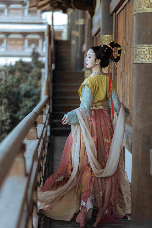 hanfugallery:Traditional Chinese hanfu by 远山黛语