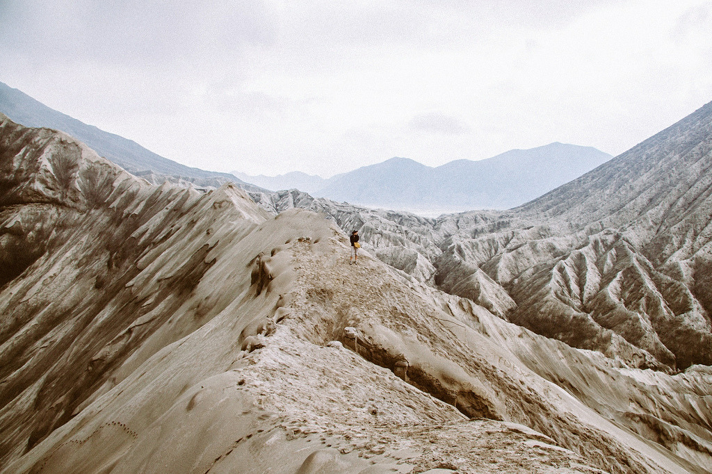 definitelydope:  Walking around on an active volcano (by Matt Lief Anderson) 