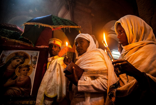 globalchristendom: Pilgrims celebrate Easter inside the rock-hewn churches of Lalibela, Ethiopia. (P