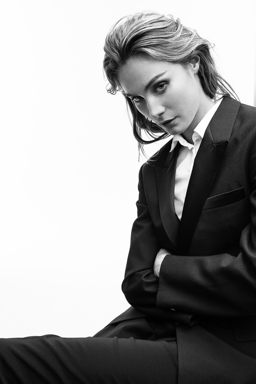 hypno-sandwich: sirensongfashion:  Elena Santamatilde photographed by Mario Zanaria