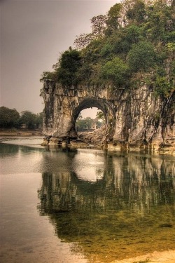 crescentmoon06:  Elephant Trunk Hill, China by Taylor Miles 