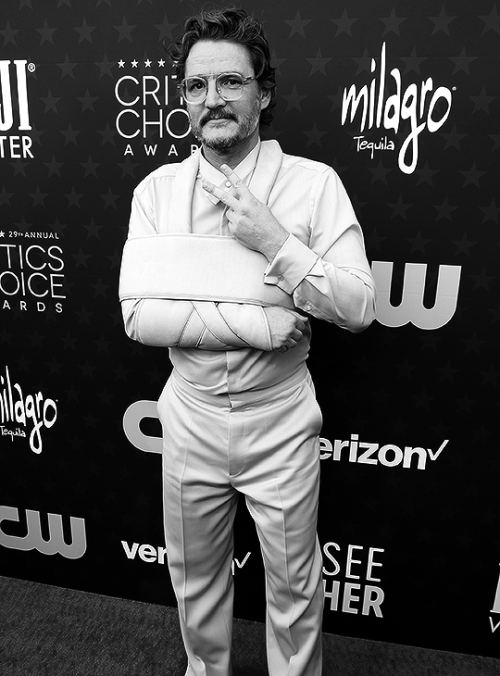 PEDRO PASCAL Attends The 29th Annual Critics Choice Awards At Barker Hangar On January 14, 2024 In Santa