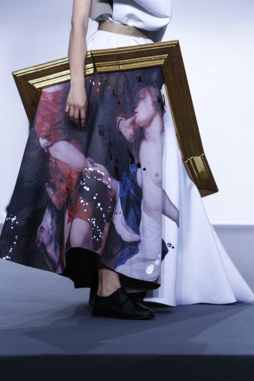 fashion-on-stereo: lesbeehive: Les Beehive – Fall/Winter Couture 2015 – Viktor & Rolf Aesthetic 