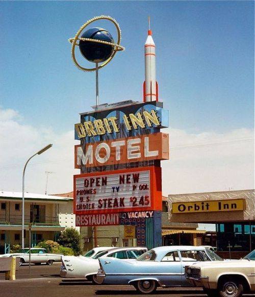 retrogasm:  Old motels had personality… why are they so damn boring now? 