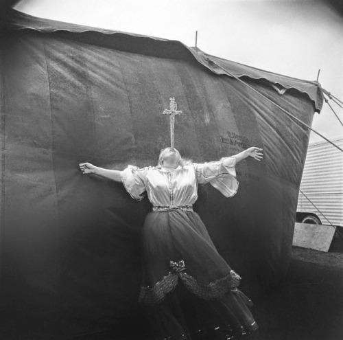 my-retro-vintage:   Albino Sword Swallower at a Carnival   Diane Arbus   c1970